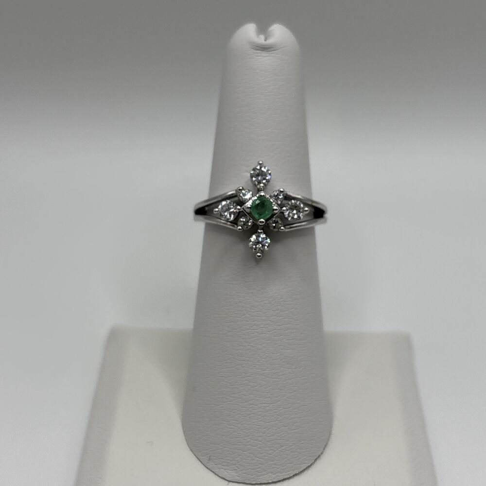 Vintage Sterling Silver Emerald Green Solitaire Ring Rhinestone Starburst Size 6